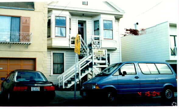 Primary Photo - 119-121 Schwerin St