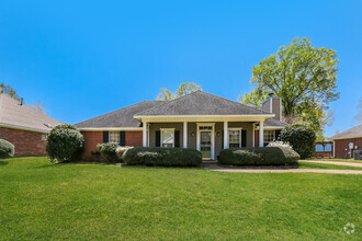 Building Photo - 205 Chestnut Dr