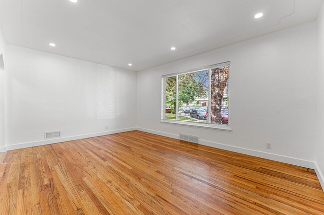 Building Photo - Beautiful Duplex in Historic Downtown Litt...