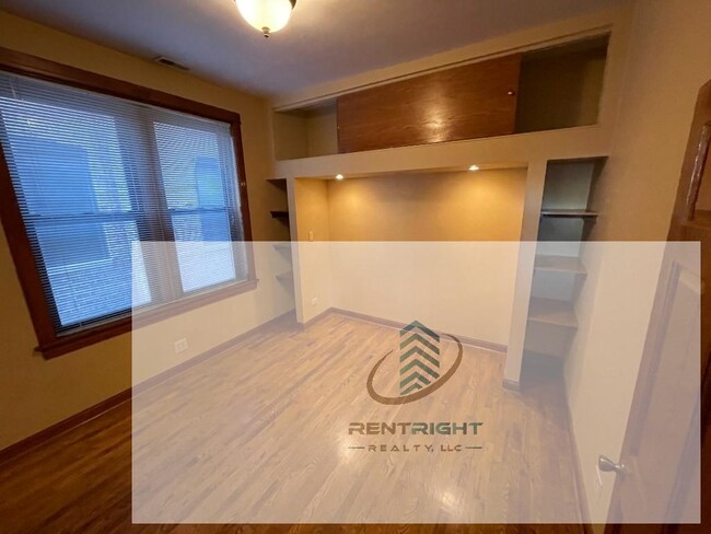 Foto del edificio - 1357 N Ashland Ave