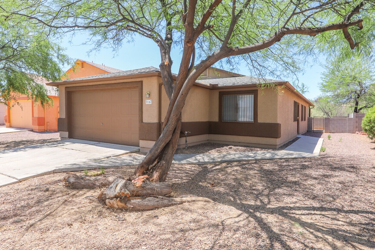 Primary Photo - 3167 W Alexanderwood Dr