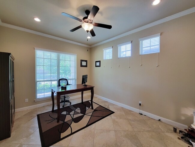 Foto del edificio - 715 Charleston Heights Ln