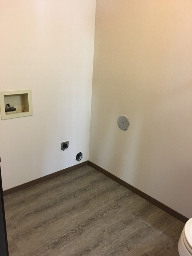 Foto del edificio - 1170 Dodds Dr