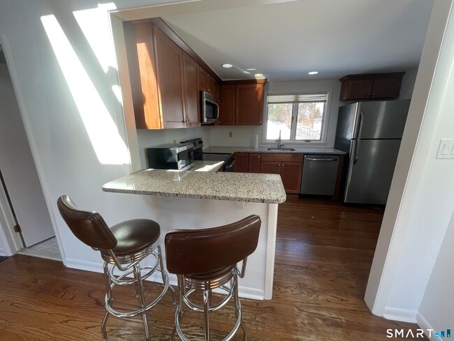 Building Photo - 113 Kings Hwy N