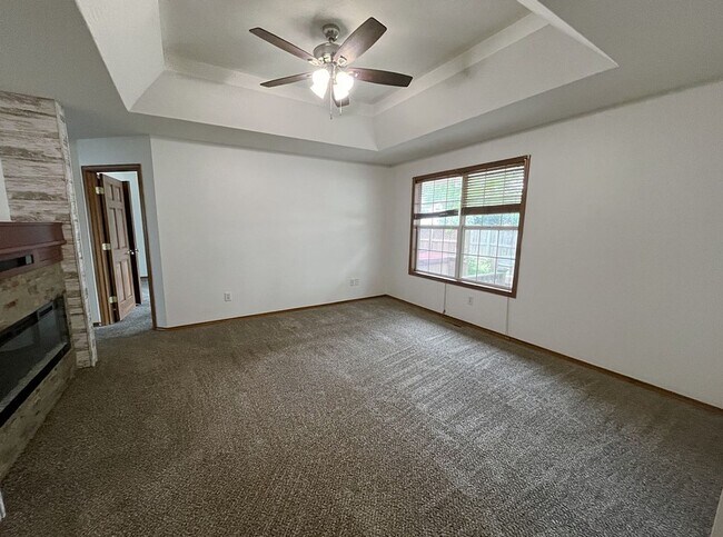 Building Photo - LEASING