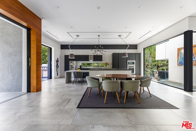 Foto del edificio - 1540 N Curson Ave