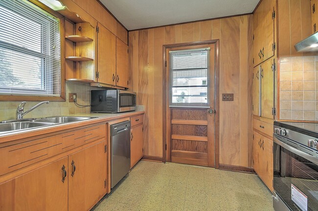 Building Photo - 208 Hogan Ave