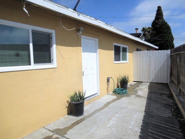 Building Photo - 249 Avenida Rosa