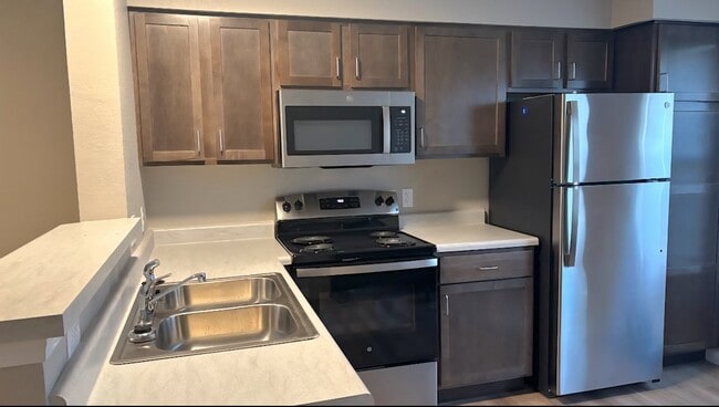 Building Photo - 701 Lewark St