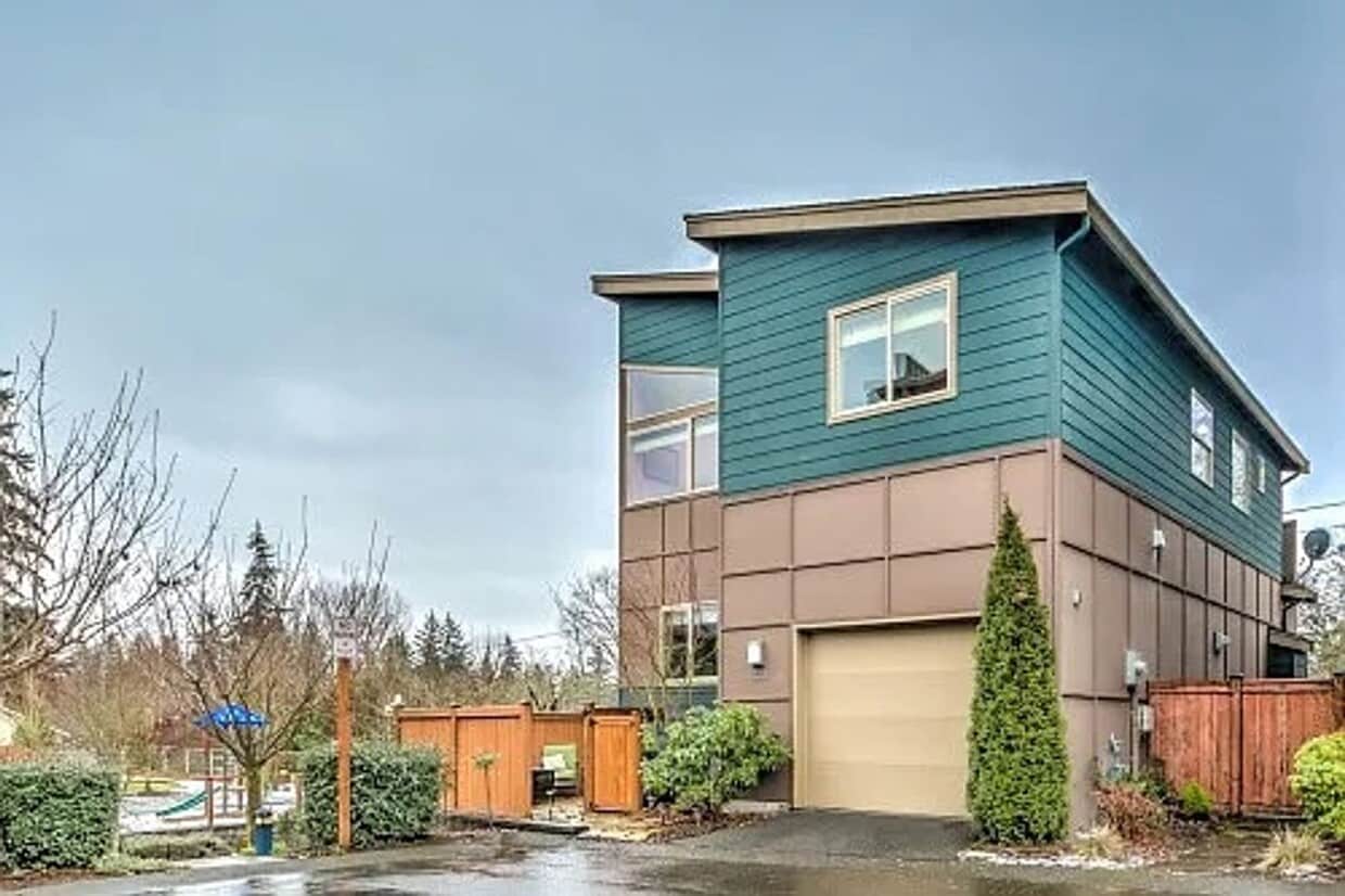 Primary Photo - Stylish & Updated Home – 3BR/205BA, AC, Ne...
