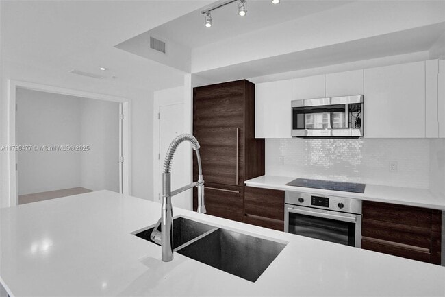 Building Photo - 301 Altara Ave