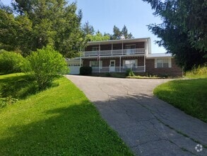 Building Photo - 1231 Village Dr