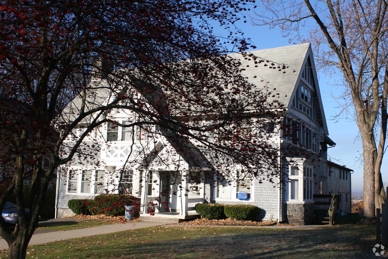 Building Photo - 128 Mill St
