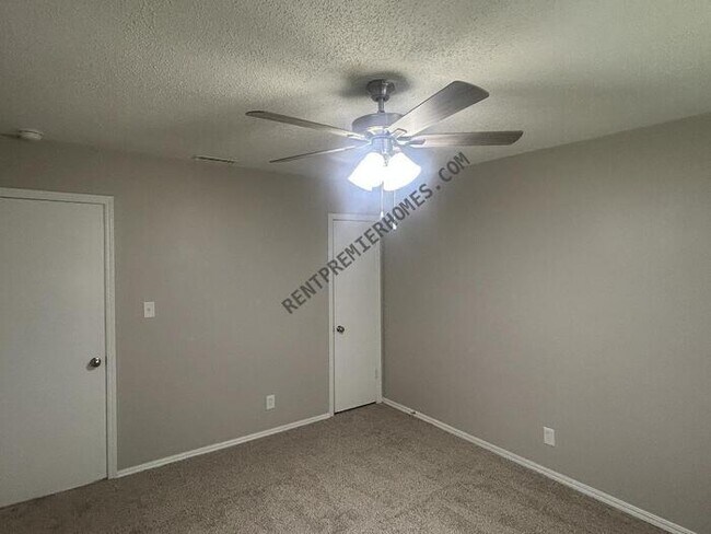 Foto del edificio - 2444 S 121st E Ave