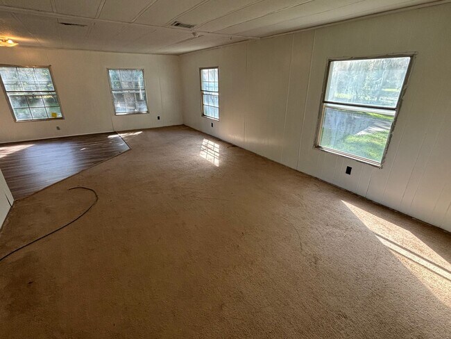 Building Photo - 3 Bedroom/2 Bath home in Lowndes County