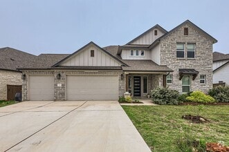 Building Photo - 542 Round Vly Trl