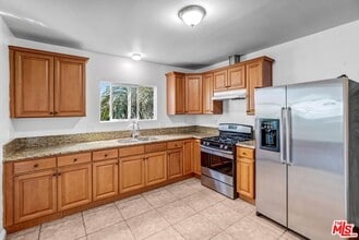 Building Photo - 5319 1/2 Normandie Ave