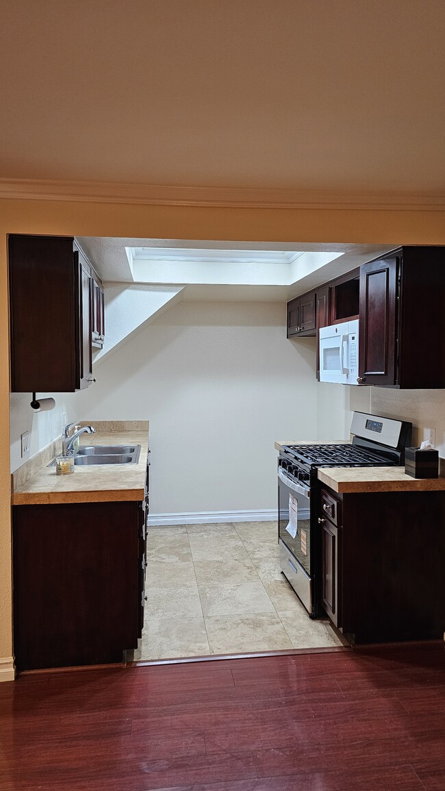 Building Photo - 14727 Magnolia Blvd