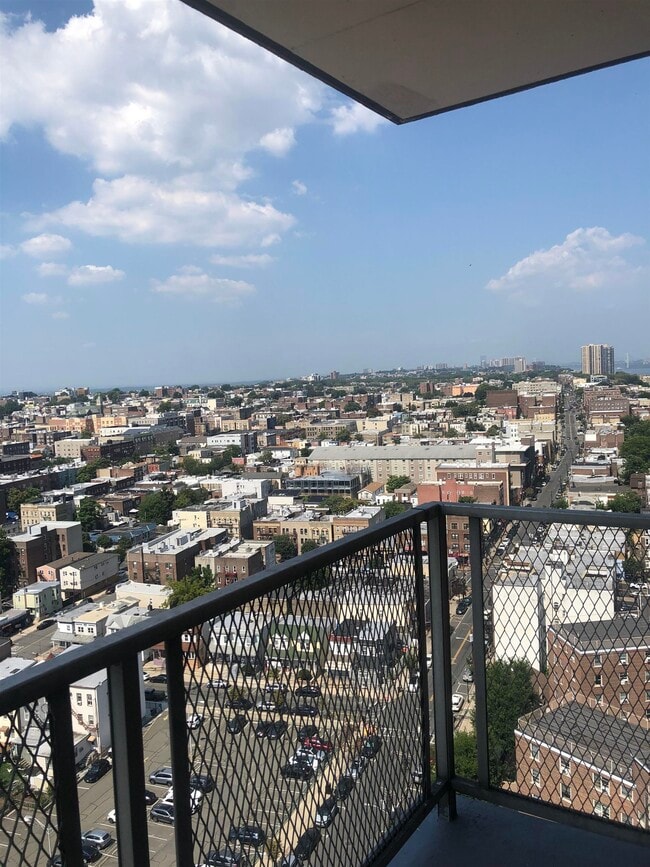 Foto del edificio - 5701 BLVD E