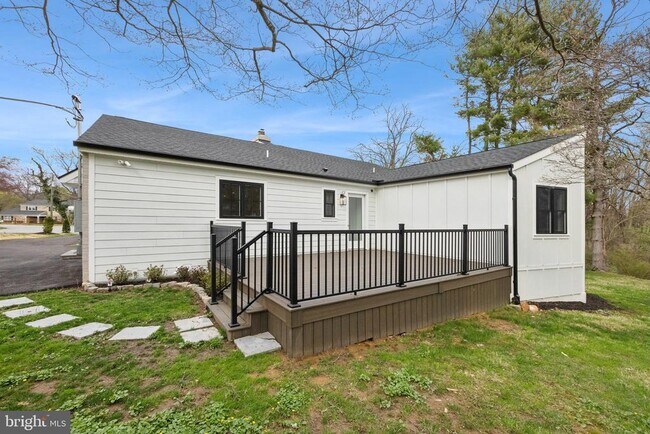 Building Photo - 605 Bowers Ln