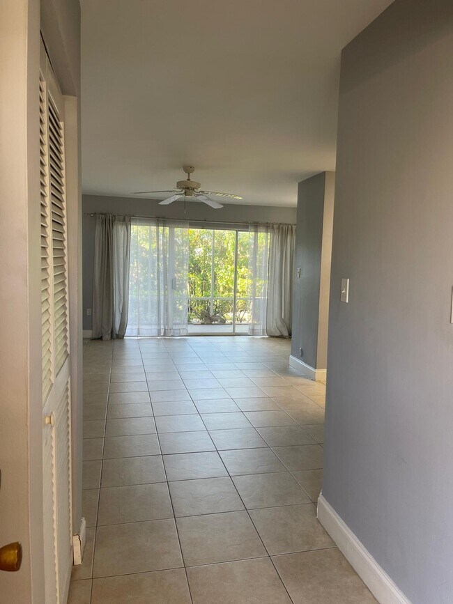 Foto del edificio - 14102 Glenmoor Dr