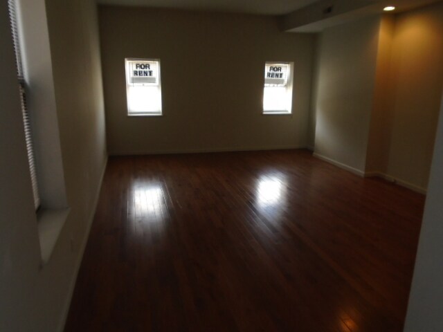 living room - 1712 S Tucker Blvd