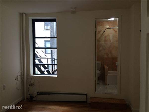 Primary Photo - 439 E 9th St
