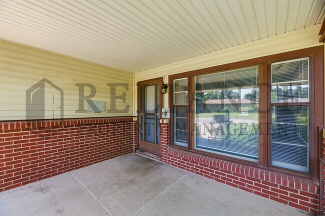 Building Photo - 2425 N Marigold Ln