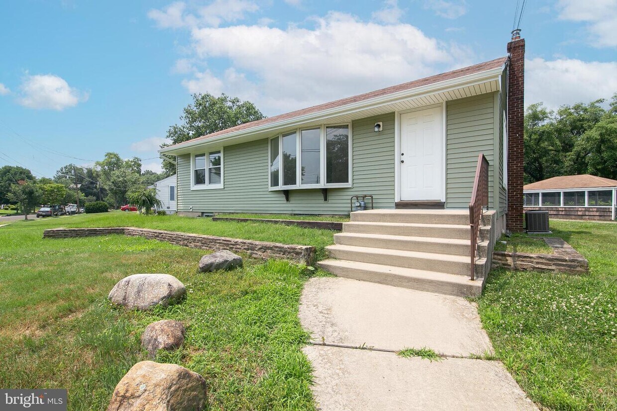 115 West Ave, Delanco, NJ 08075 House Rental in Delanco, NJ