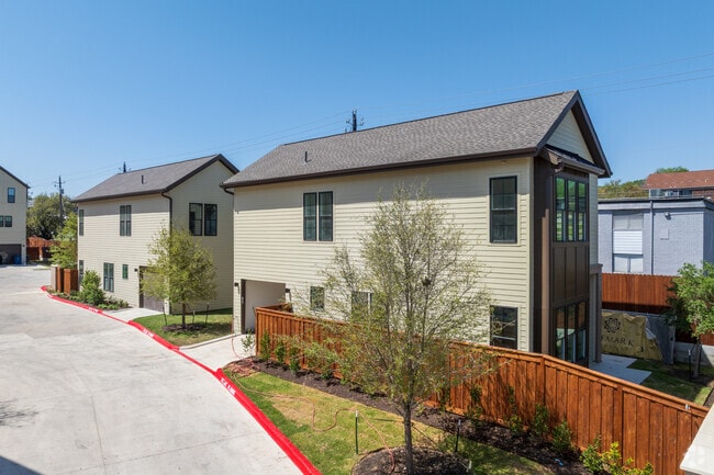 Building Photo - Rosemark Woodland Townhome Community