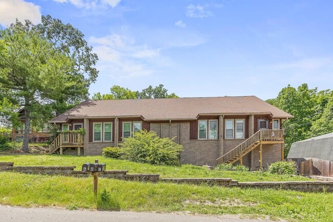 Building Photo - 817 Poindexter Ave