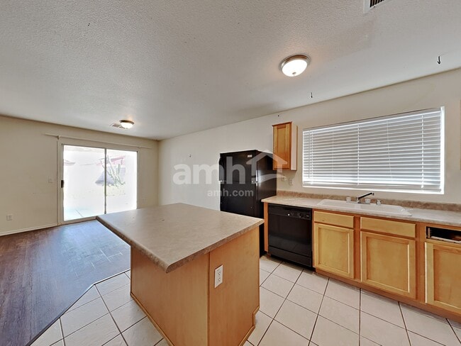 Foto del edificio - 1632 E Ash Ave