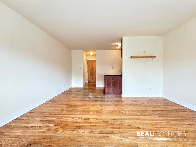 Building Photo - 625 W Wrightwood Ave