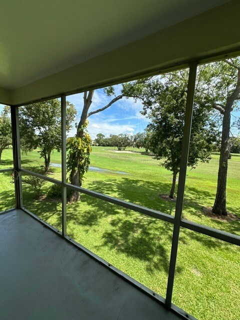 Foto del edificio - 55 Country Club Dr