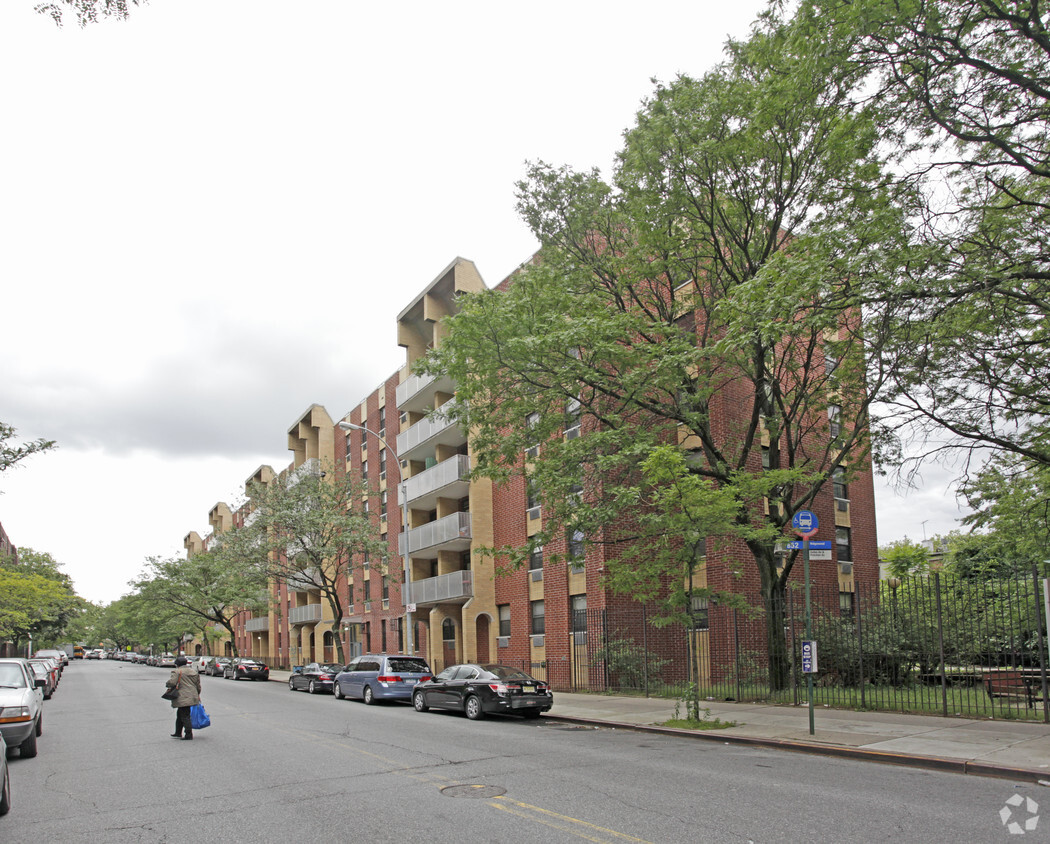 Building Photo - 940-950 Gates Ave