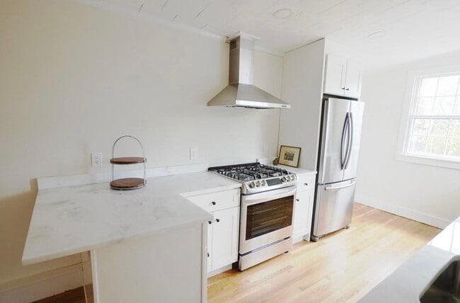 Newly renovated kitchen and appliances. - 19 Franklin St