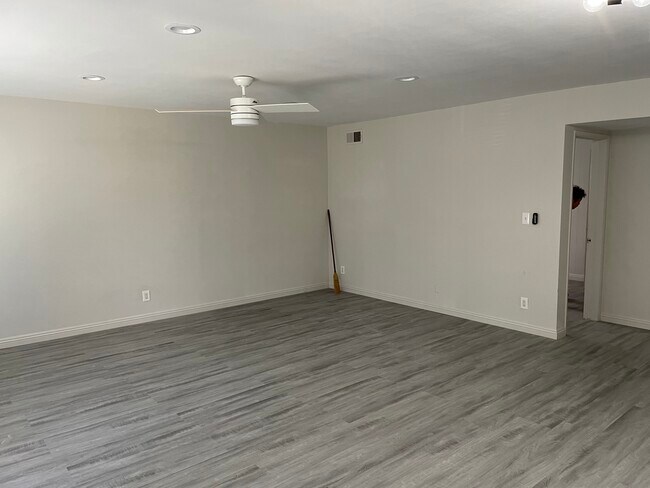 Foto del edificio - 1419 Bates Ave