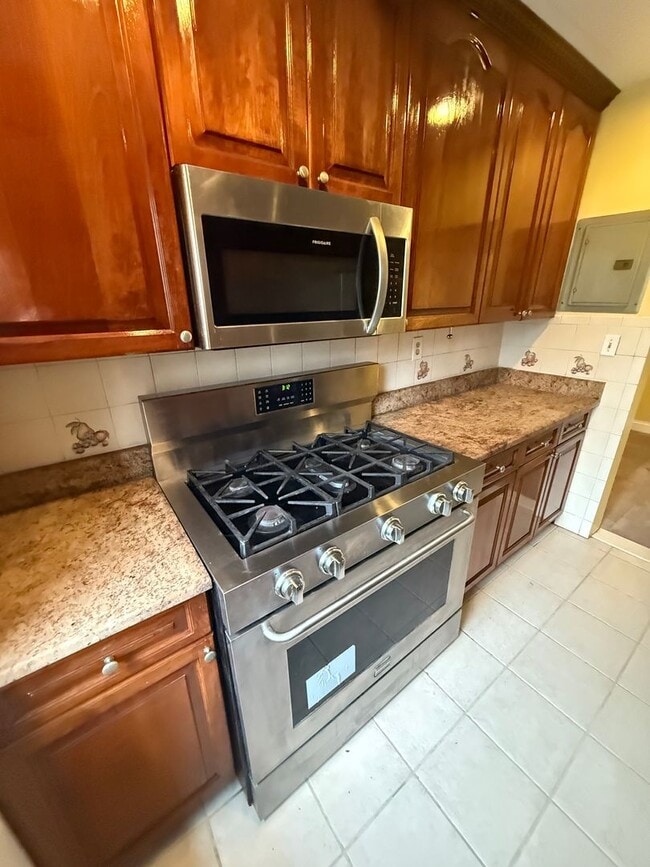 Foto del edificio - 63-11 110th St