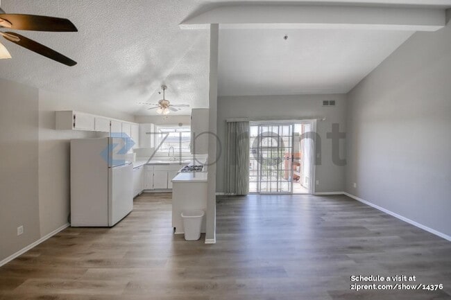 Building Photo - Unit B 21