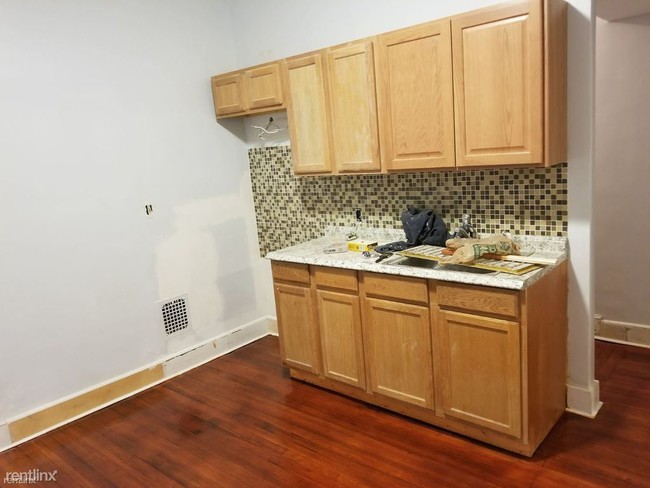 Building Photo - 2 br, 1 bath 4plex - 188 Butler St