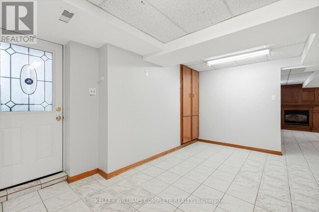 Building Photo - 114 Slinger Ave