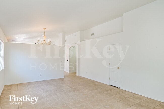 Foto del edificio - 2367 W Rousseau St