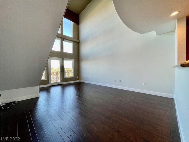 Building Photo - 2220 Village Walk Dr