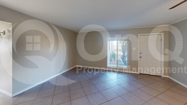 Foto del edificio - 2404 E Cameron Vista