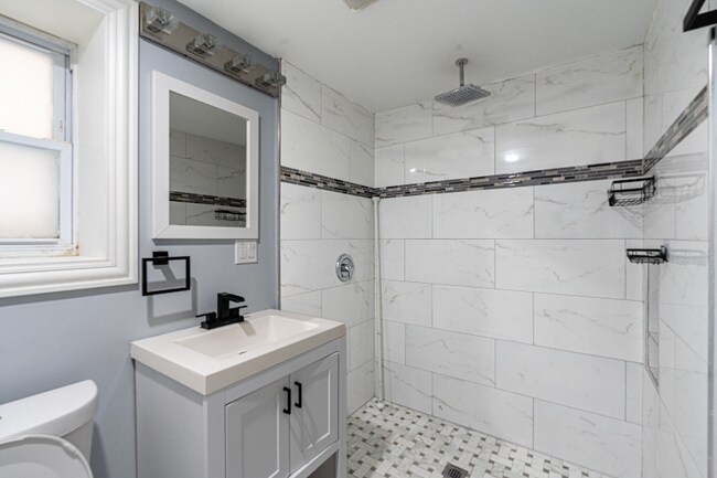 Foto del edificio - 4426 N Bernard St