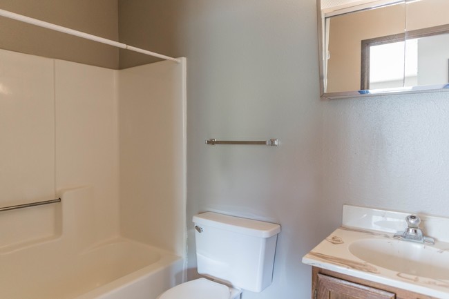 Example Bathroom - Horizon View Apartments