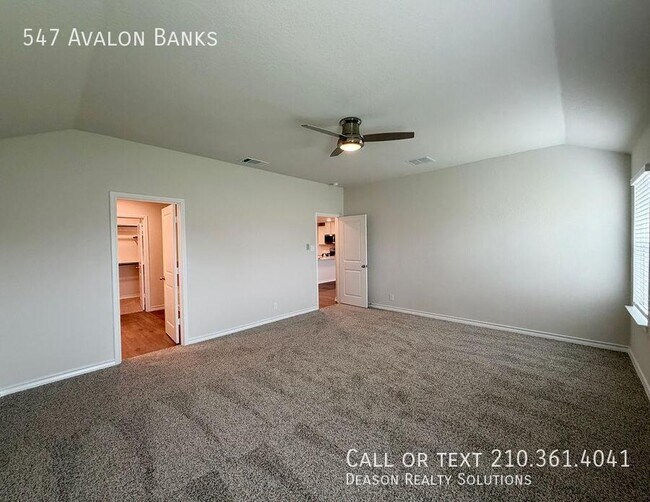 Building Photo - 547 Avalon