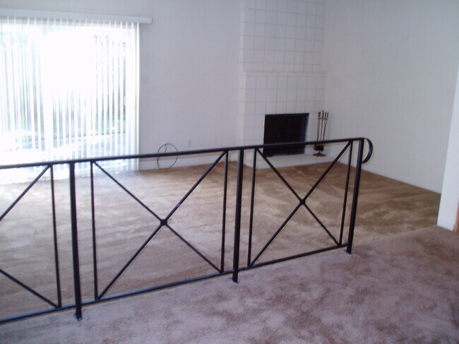 Foto del edificio - 6033 Leafwood Dr