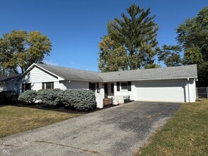 Building Photo - 130 Carmel View Dr