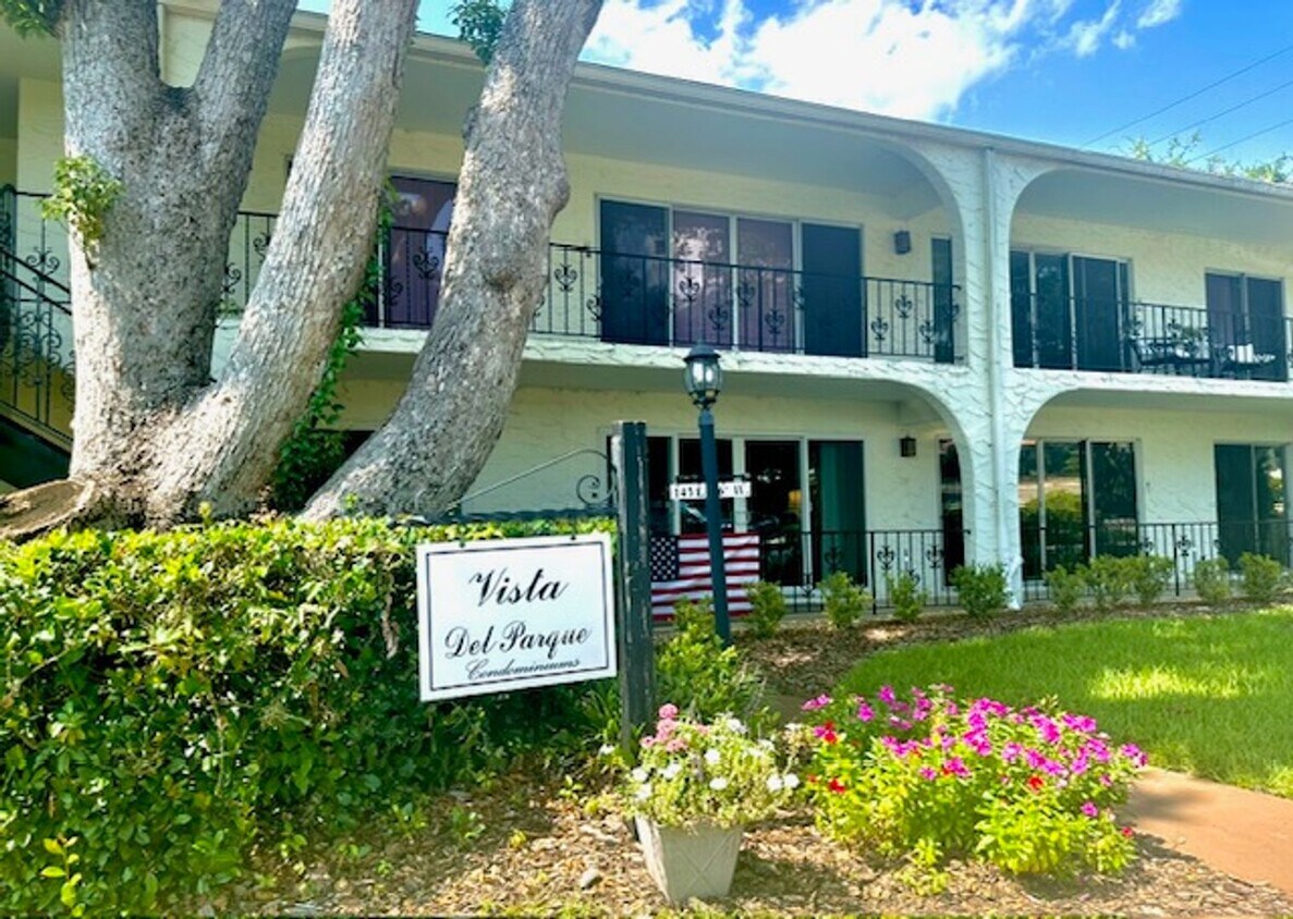 Primary Photo - DOWNTOWN Mount Dora!